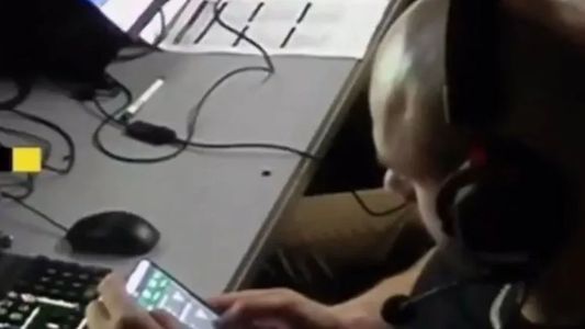 Escándalo: un técnico del VAR fue captado apostando en pleno partido