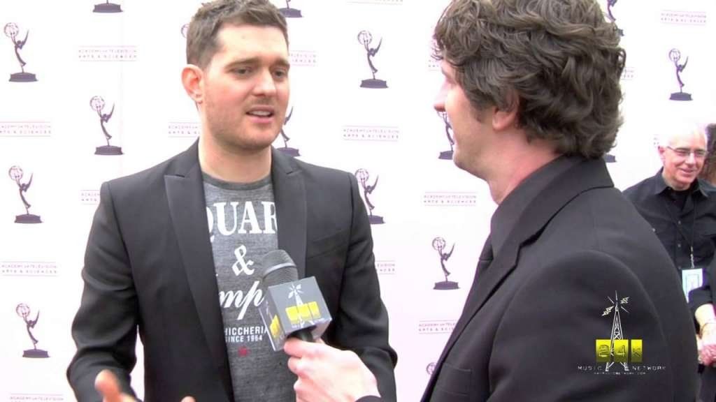 El día que se conocieron las polémicas fotos hot de Michael Bublé