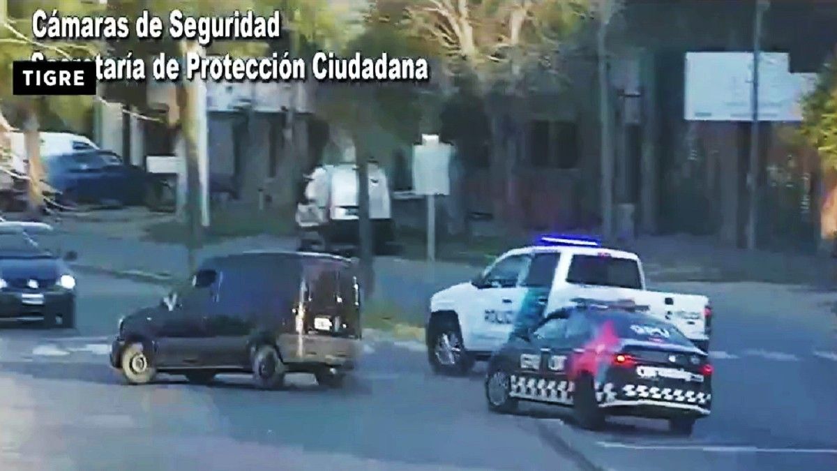 La Kangoo en la que se movilizaban los detenidos tenía un pedido de secuestro. Foto: captura.