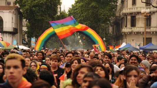 Bajo la consigna por un país sin violencia institucional ni religiosa”, se celebra la Marcha del Orgullo LGBT
