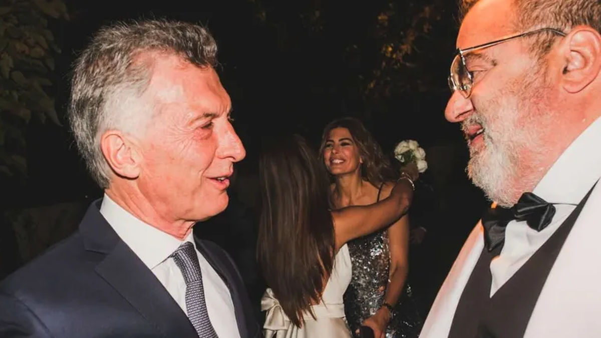 Jorge Lanata y Mauricio Macri en el casamiento del periodista. Jorge Lanata y Mauricio Macri en el casamiento del periodista.