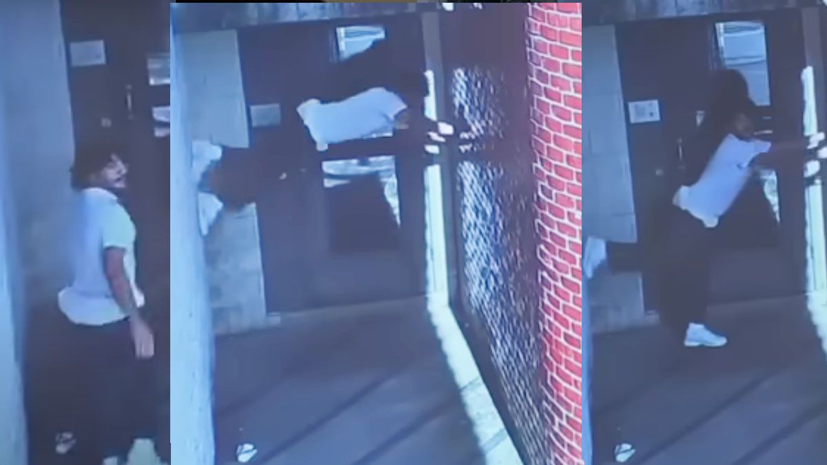 C&oacute;mo se escap&oacute; el "hombre gato", trepado a dos muros al mismo tiempo (Foto: captura de TV).