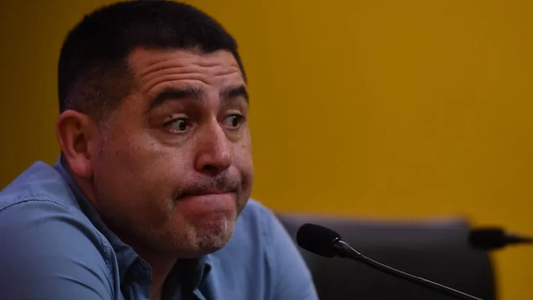 De mañana, de tarde y de noche: las insólitas horas que eligió Riquelme para echar a sus técnicos