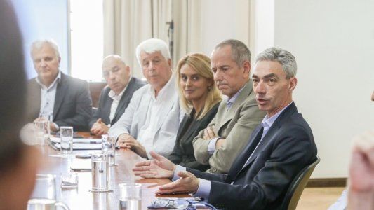 Meoni apura las definiciones sobre el riesgo de los micros de dos pisos