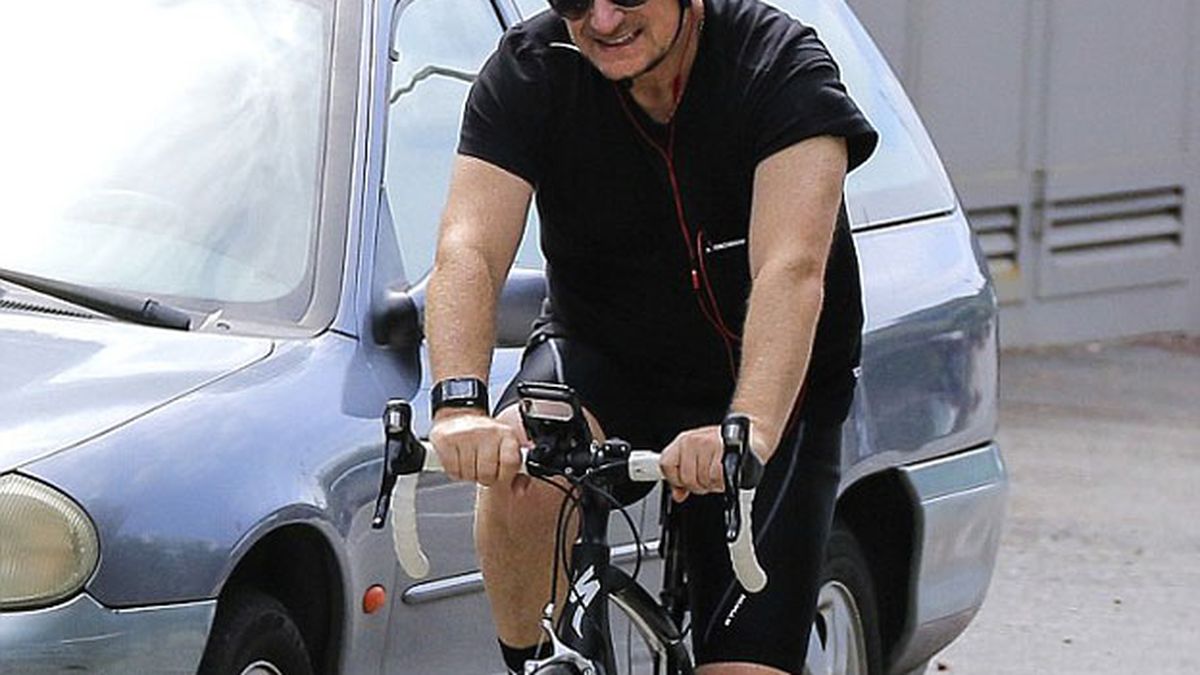Bono se pegó un palazo en la bici.