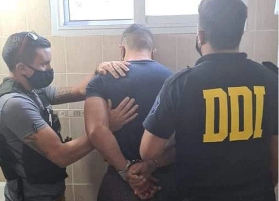 Así detenían a Samuel Llanos, el fisicoculturista que estuvo prófugo tras la orden de captura por el femicidio de Analía. La encontraron calcinada dentro de una bolsa.