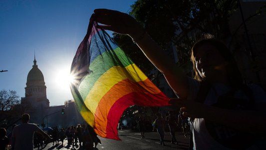 Marcha del Orgullo: entre reclamos y un clima de fiesta, miles de personas se movilizaron de Plaza de Mayo al Congreso