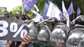 Tensión en Tres de Febrero en el acto de Javier Milei: empujones entre militantes y la Gendarmería