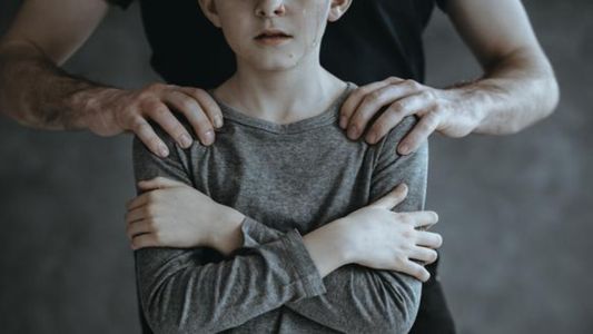 Abuso sexual infantil: ¿cómo denunciarlo y cuál es el protocolo?