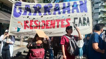 los residentes del hospital garrahan levantaron la medida de fuerza pero ate llamo a paro nacional