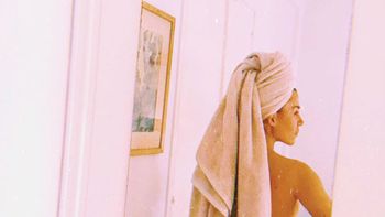 Jimena Barón y el recuerdo de su bisabuela en una imagen hot.... ¡Con el cuadro como protagonista!