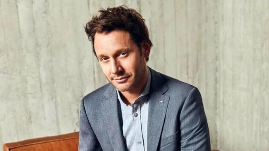 Benjamín Vicuña brilla en la película más vista de Netflix desde su estreno