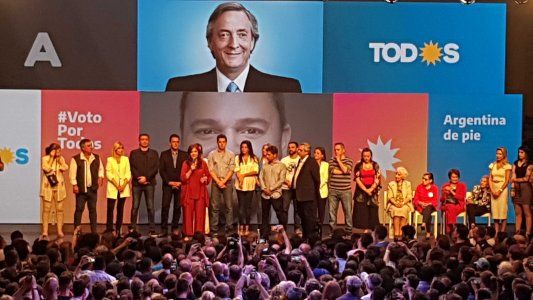 Alberto y Cristina festejaron el regreso del PJ con mística peronista y dedicatoria a Néstor