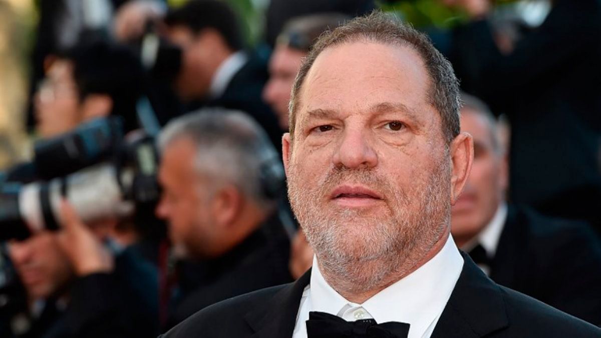 Acusado de múltiples abusos, Harvey Weinstein se entregó en Nueva York