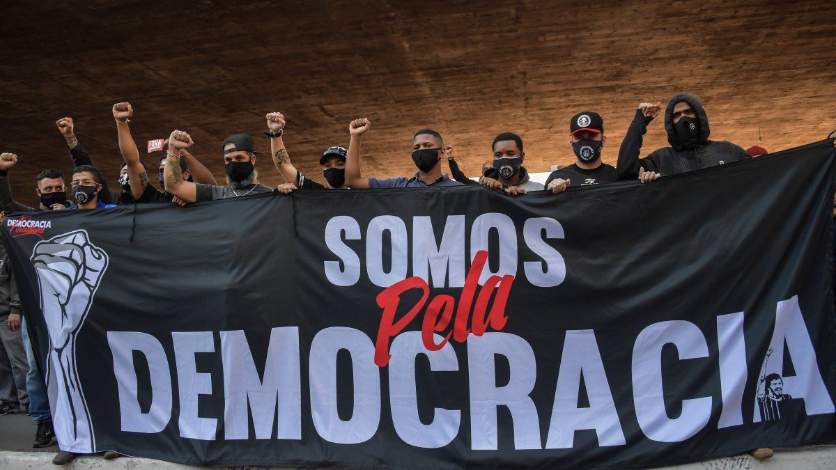 Brasil, el epicentro actual de la pandemia, en medio de fuertes disputas por la gestión sanitaria de Bolsonaro