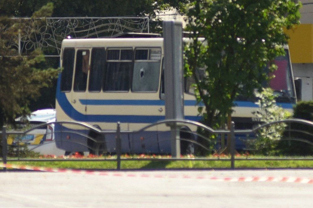 Tensión en Ucrania: un hombre mantiene 20 rehenes en un ómnibus en la ciudad de Lutsk