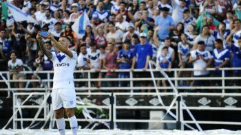La hinchada de Vélez se acordó de Zárate: “El que no salta es un traidor”