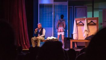 Las imágenes del desnudo de Mariano Martínez en teatro