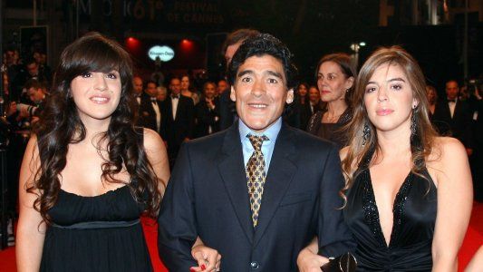 Gianinna Maradona compartió una tierna foto familiar en recuerdo a su papá: ¡Los amo para siempre!
