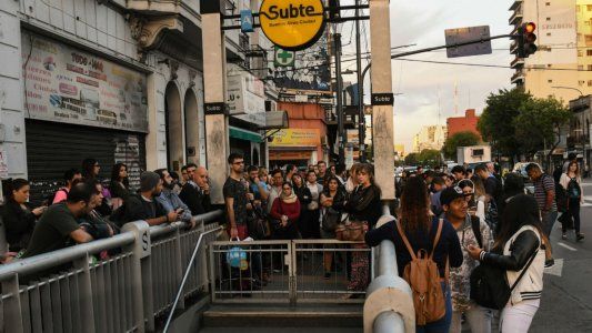 A partir de hoy viajar en subte saldrá $13,50 y prevén que llegue a $16,50 en febrero