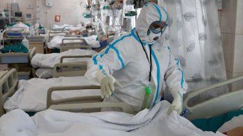 Un investigador español señaló al remdesivir y la dexametasona como los tratamientos más prometedores