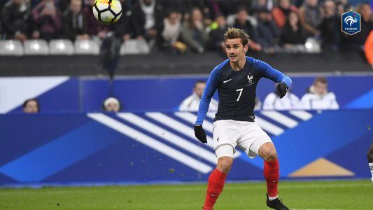 Francia le gana a Australia en un partido con el VAR como protagonista