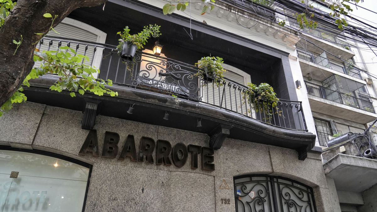 Se enojaron por el ruido, tiraron una baldosa contra el bar "Abarrote" de Rosario y todo terminó de la peor manera. (Foto: gentileza Rosario3) Se enojaron por el ruido, tiraron una baldosa contra el bar "Abarrote" de Rosario y todo terminó de la peor manera. (Foto: gentileza Rosario3)
