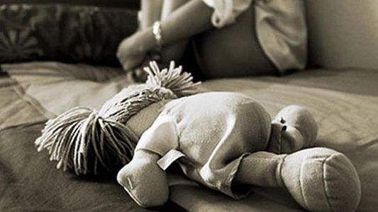 Al revisarle el celular, una mujer se dio cuenta de que su marido abusaba de su hija de 7 años