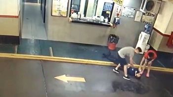 Golpeó a un playero de estacionamiento y ahora la Justicia pide su detención. Golpeó a un playero de estacionamiento y ahora la Justicia pide su detención.