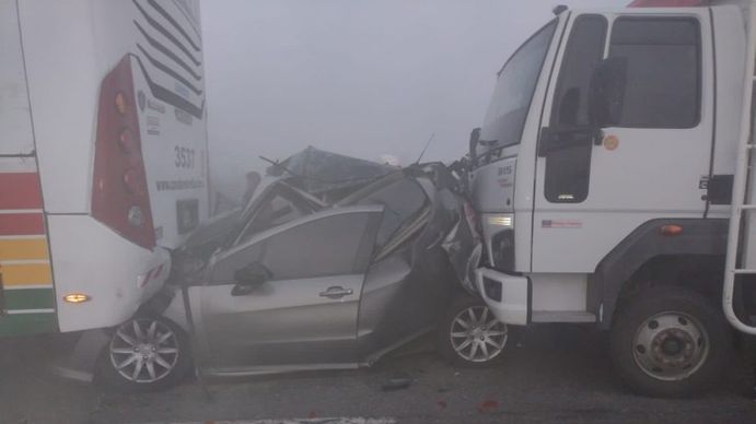 Tragedia en el puente Zárate-Brazo: dos muertos y varios heridos tras un choque en cadena