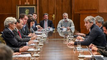 Consumo masivo: por qué el ministro Caputo se reunió con empresarios del sector y qué dijo sobre el cepo y la inflación
