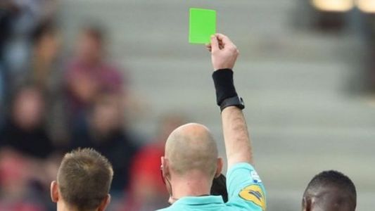 ¿Adiós al VAR tradicional? Cómo funciona la nueva Tarjeta Verde que prueba la FIFA en el Mundial Sub-20