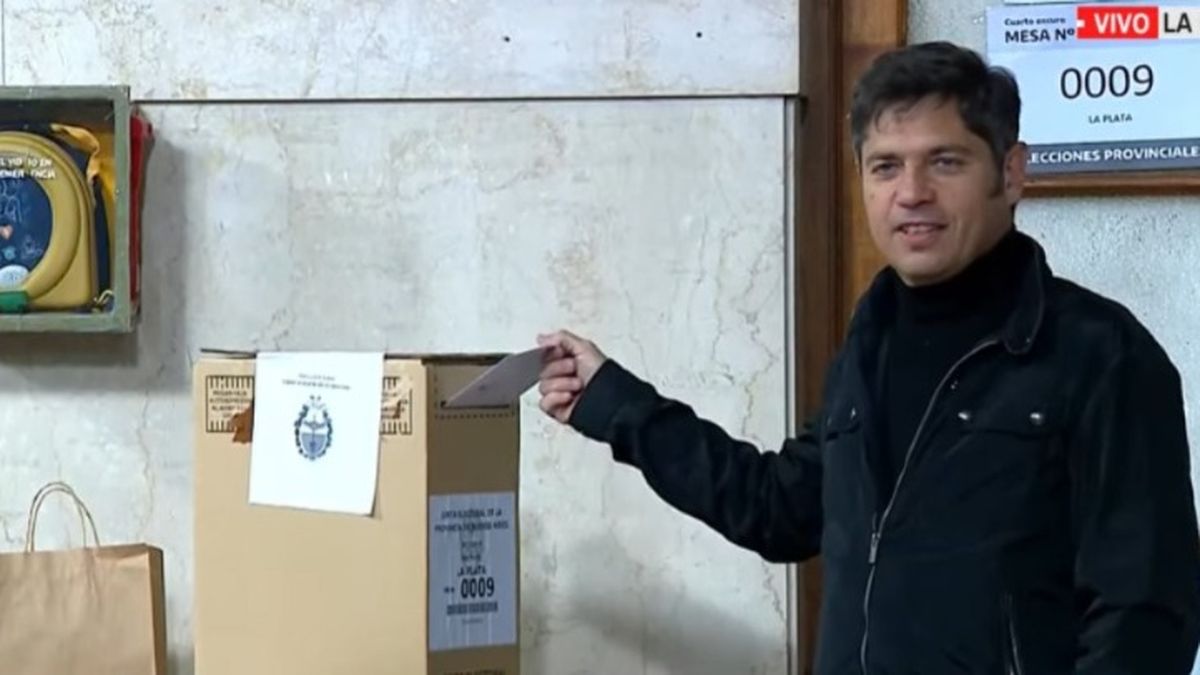 El gobernador Axel Kicillof emitió su voto este domingo