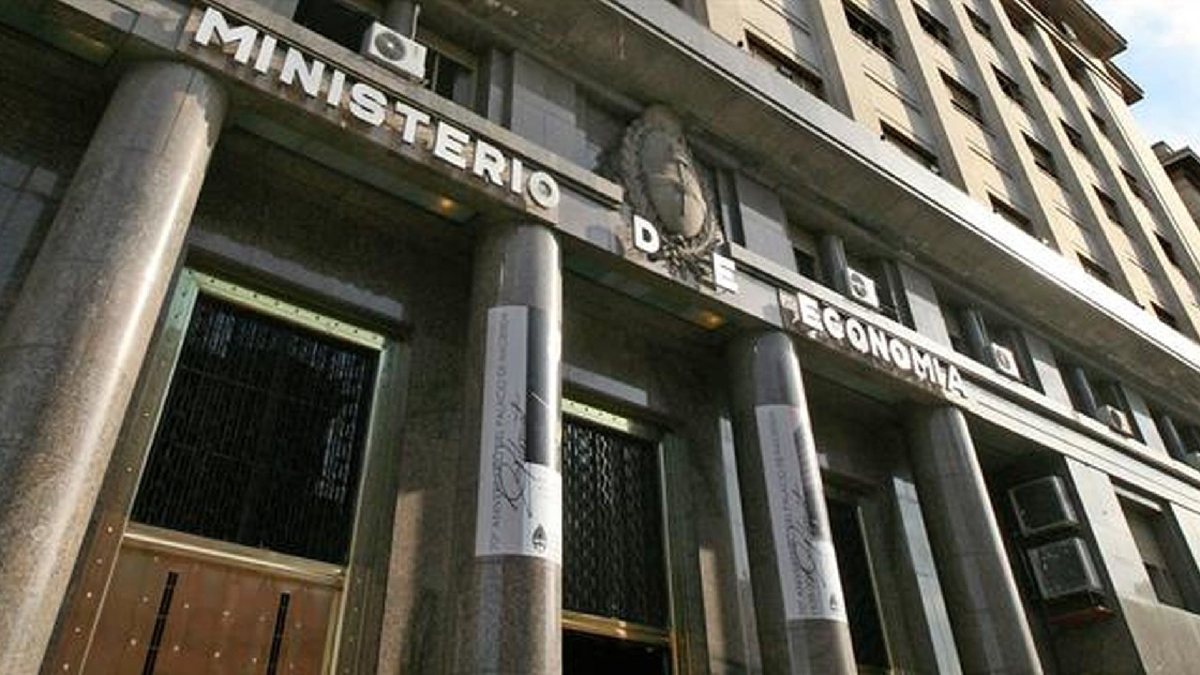 El Gobierno ordenó reducir el consumo de luz en todos los edificios públicos. (Foto archivo)