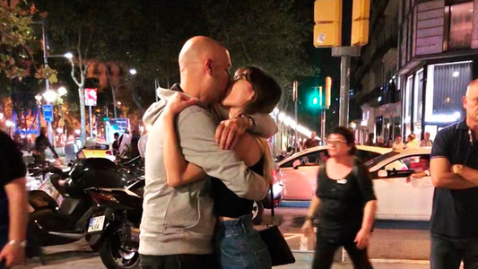 El Pelado López se comprometió con su novia Nella en París