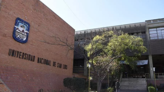 Tres docentes se burlaron de una alumna en un examen y fueron suspendidos en la Universidad de San Luis