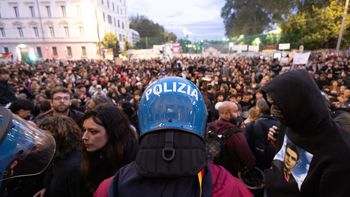Masivas protestas en Italia terminaron con enfrentamientos entre manifestantes con la policía