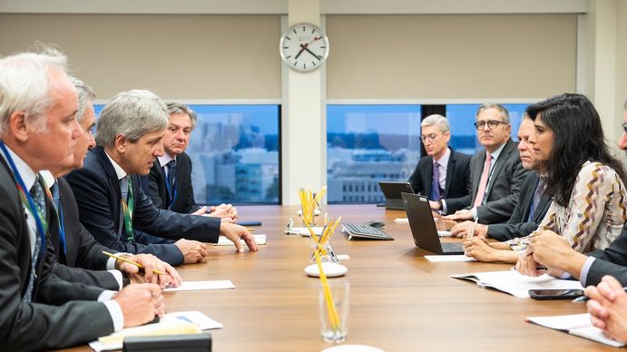 FMI: el Gobierno espera aprobar el primer examen y recibir un nuevo desembolso de 2000 millones de dólares