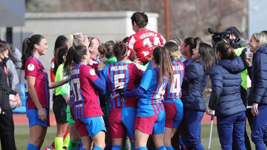 Una jugadora de fútbol femenino volvió a jugar tras superar un tumor cerebral