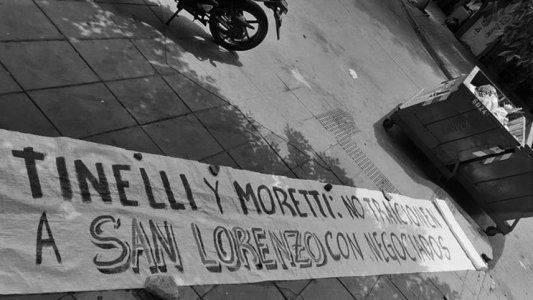 Aparecieron carteles contra Tinelli: No traiciones a San Lorenzo con negociados