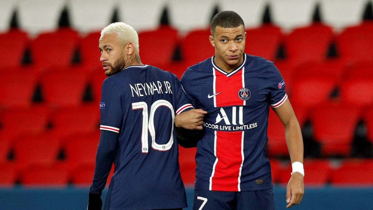 ¡Durísimo! Wayne Rooney defendió a Lionel Messi pegándole a Kylian Mbappé