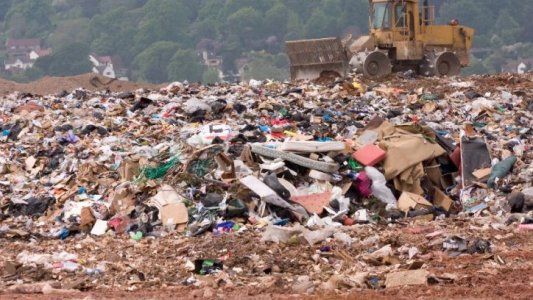 Basurales y contaminación: casi el 80% de los residuos peligrosos no son tratados