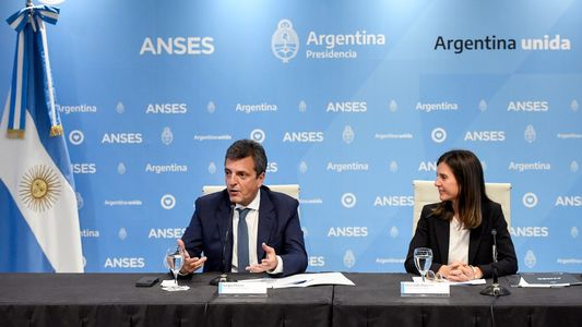 Jubilados: Sergio Massa anunció un aumento del 15,6% para diciembre y un nuevo bono