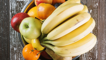 Qué frutas no se deben mezclar en el frutero y por qué, según expertos