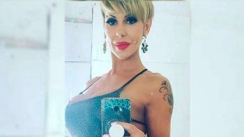 Más fuerte que patada de allanamiento: Mónica Farro entrenó glúteos y estalló Instagram