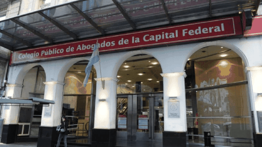 El Colegio Público de Abogacía criticó el DNU y pidió respeto a la división de poderes