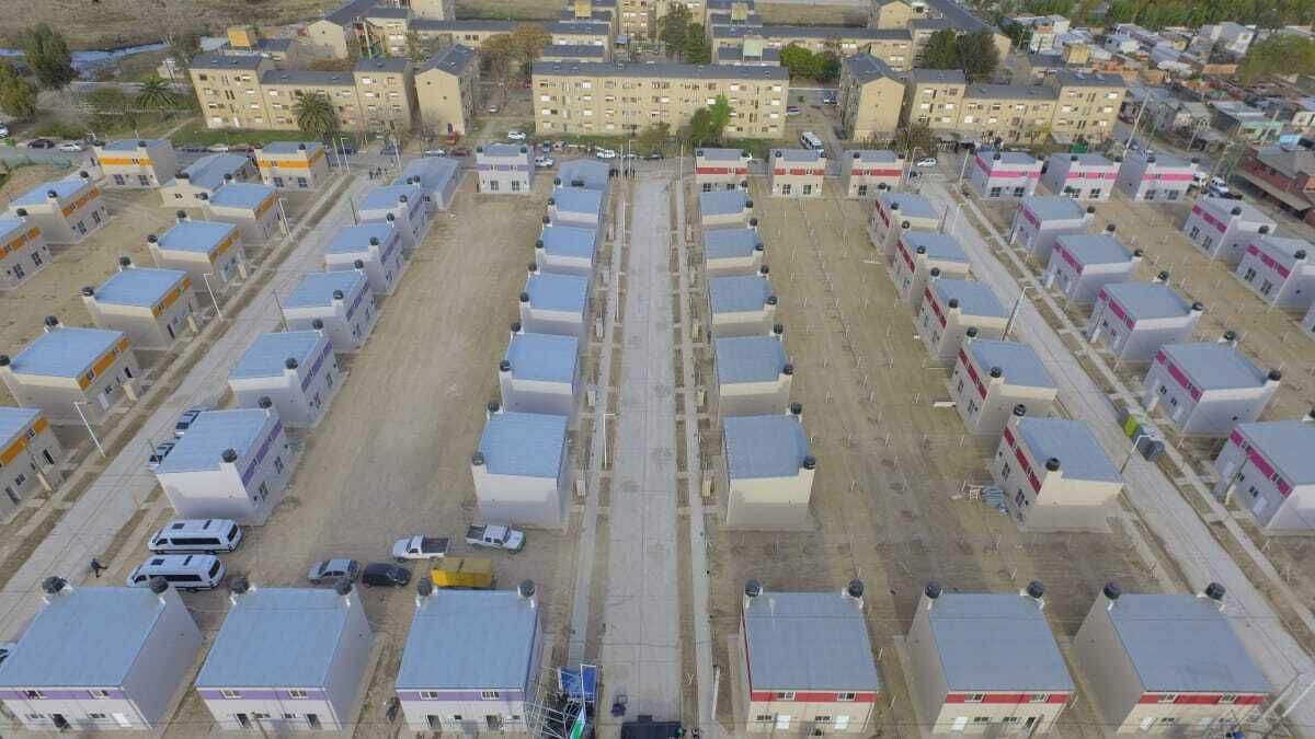 Fernández, Ferraresi y Secco entregaron 224 viviendas en Ensenada.