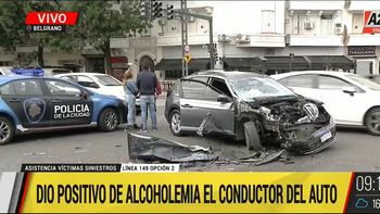 Así quedó el Volkswagen que chocó contra un colectivo. Foto: captura de Tv. Así quedó el Volkswagen que chocó contra un colectivo. Foto: captura de Tv.