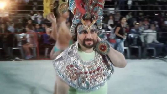 Multifacético: José Ottavis se calzó las plumas y bailó en una comparsa