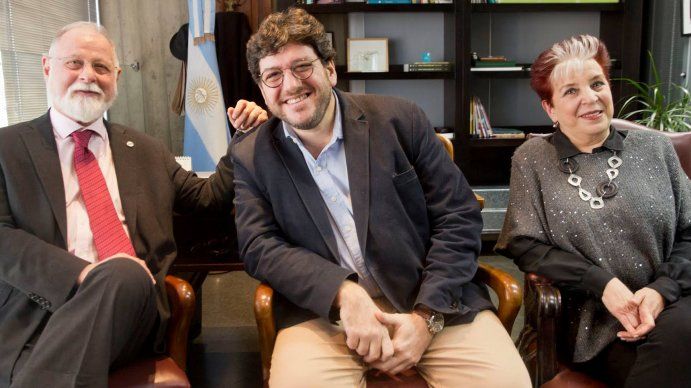 Renunció Manguel a la biblioteca nacional: ¿problemas de salud o desencuentros con Avelluto?